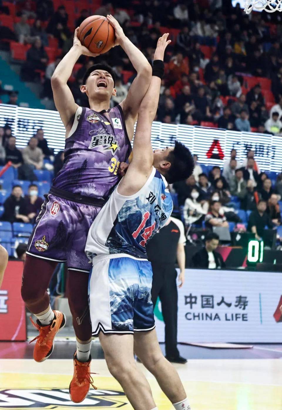 球员表现出色，精湛技艺引人注目