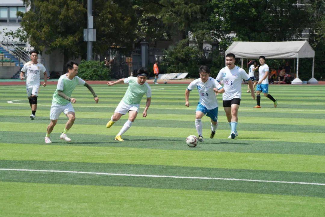 江西绿茵门将神勇扑救，帮助球队守住胜果