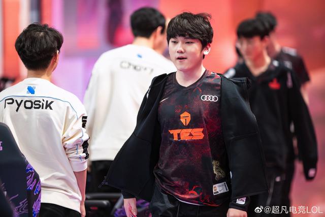 FNC翻盘JDG，ShowMaker团战一打五全球总决赛3:0（北京）